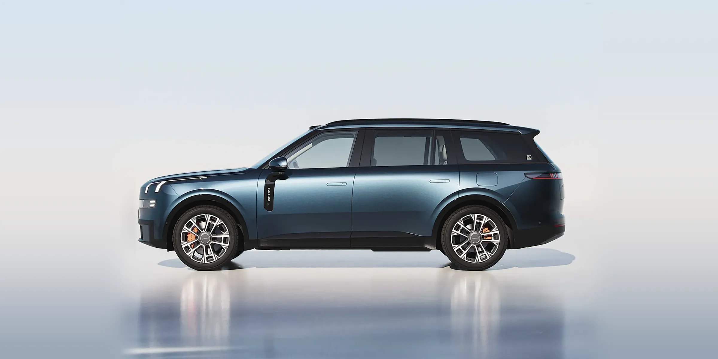 Lynk & Co 900 nhìn ngang